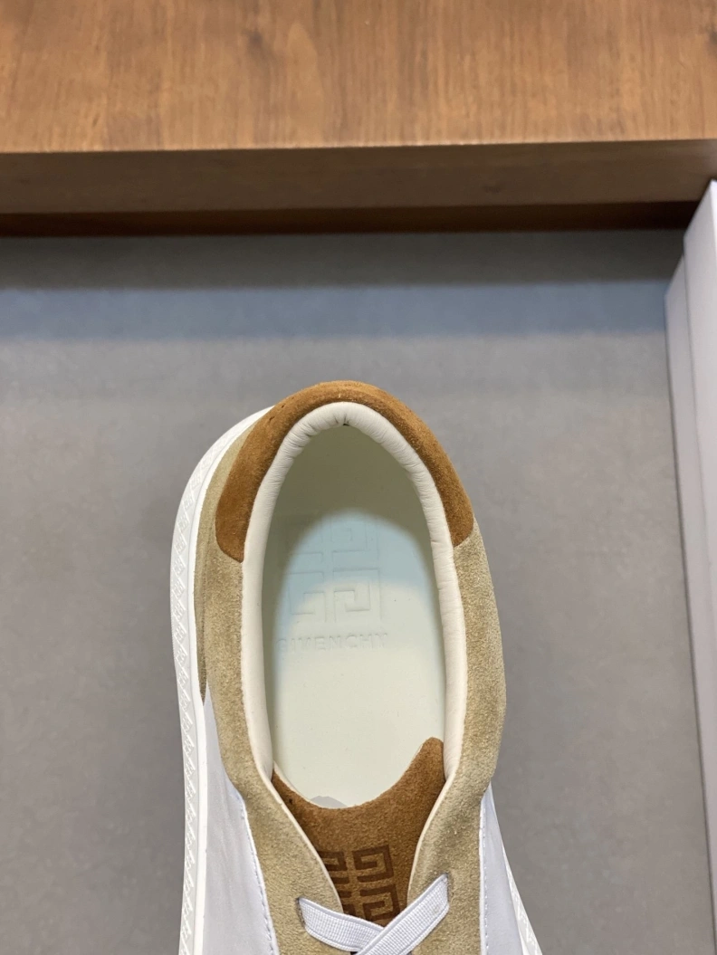 Bold Gxvxnchy Sneakers 152128