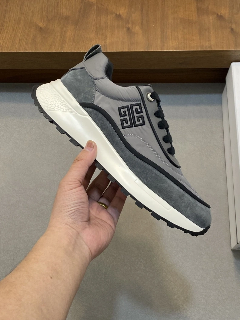 Affordable Gxvxnchy Sneakers 152125