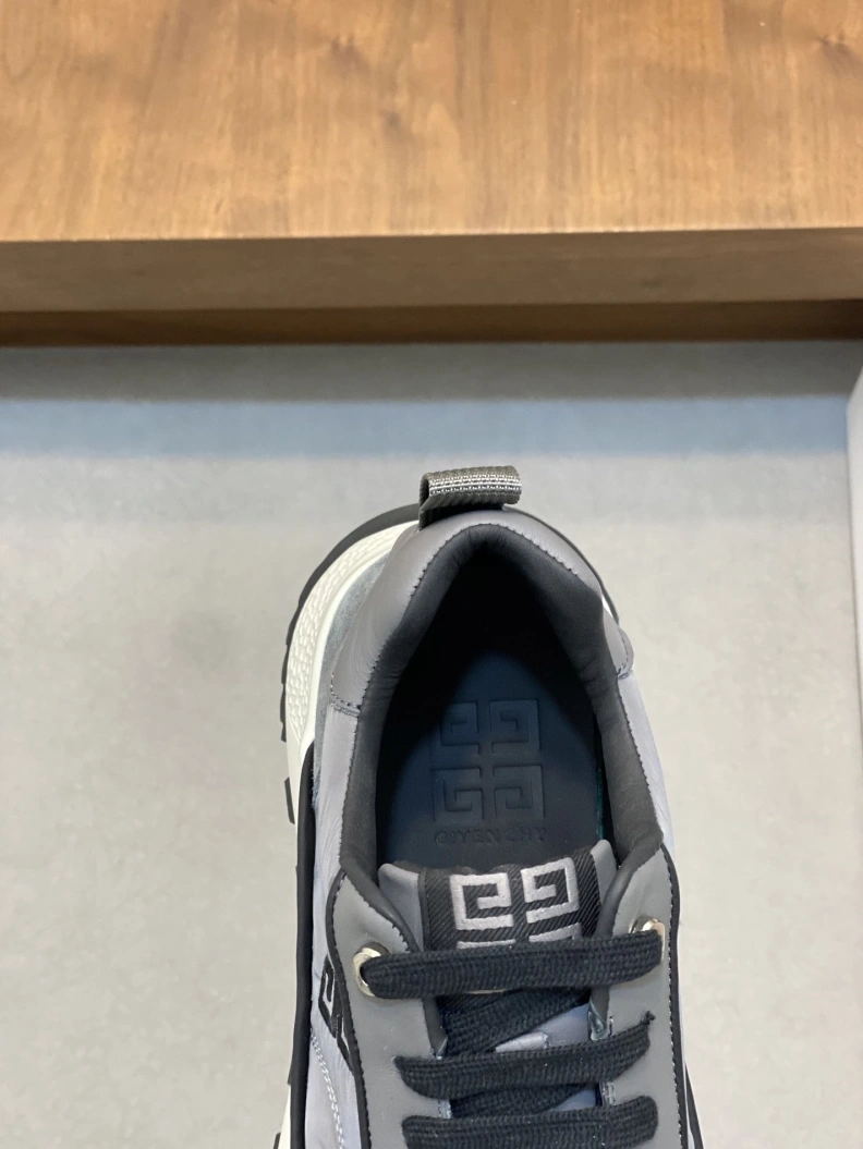 Affordable Gxvxnchy Sneakers 152125