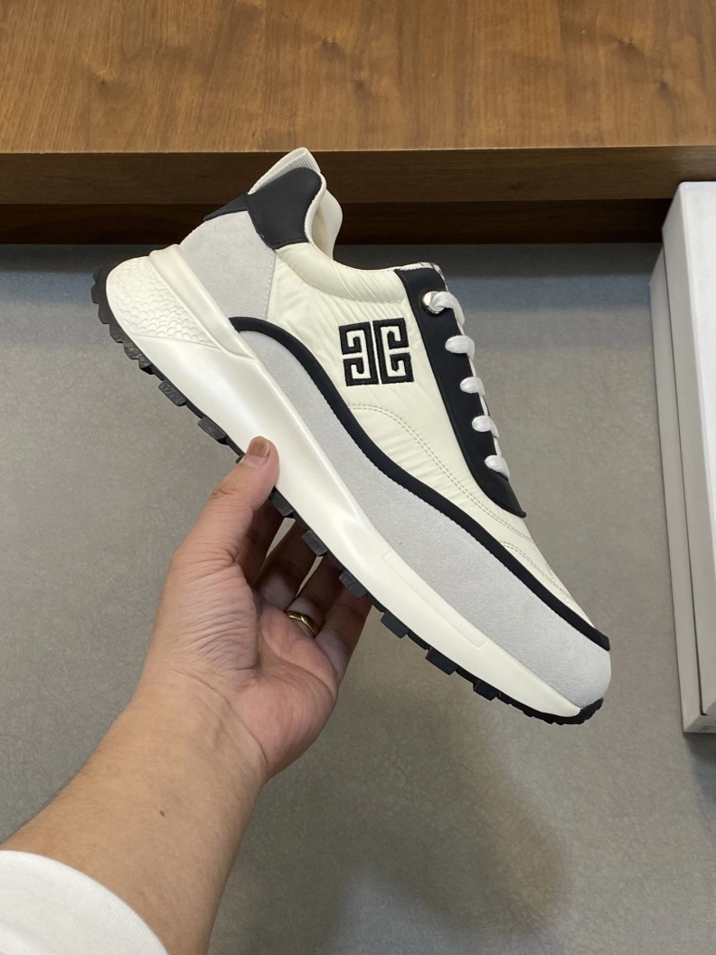 Gxvxnchy Sneakers DailyWear 152124