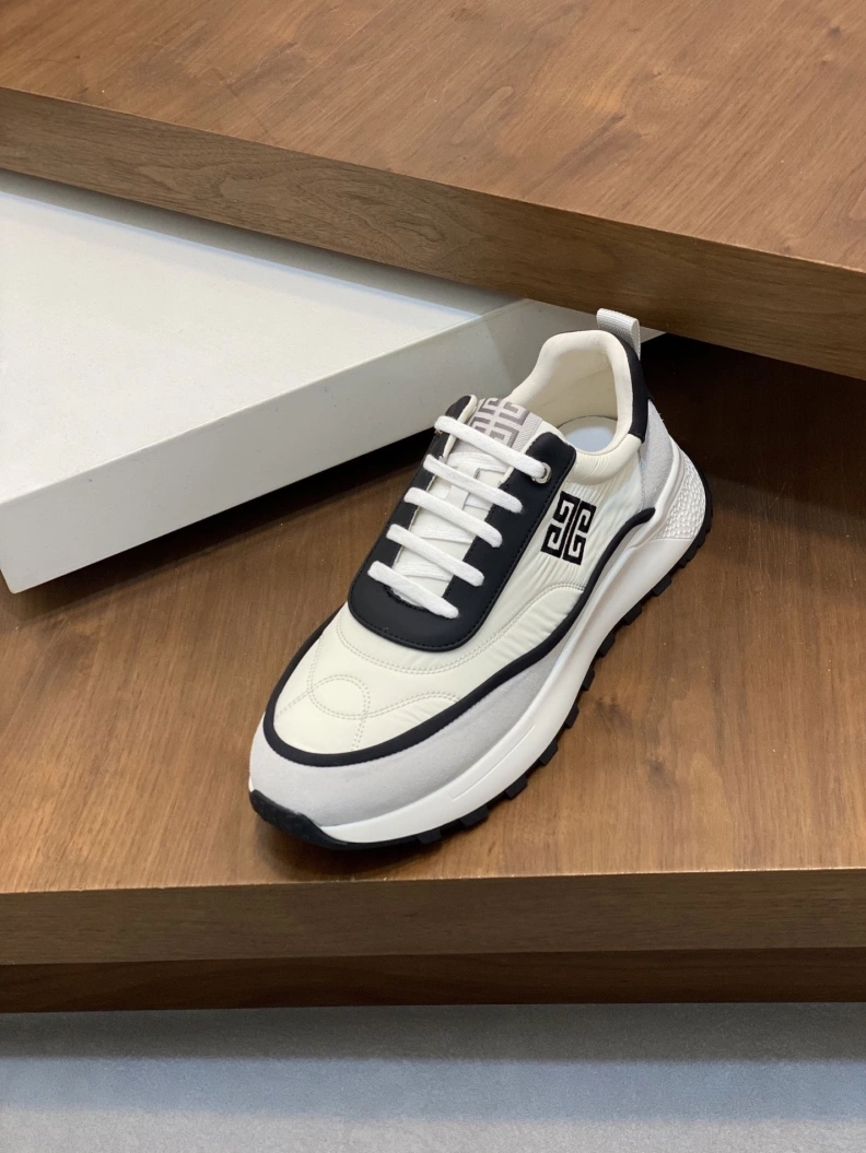 Gxvxnchy Sneakers DailyWear 152124