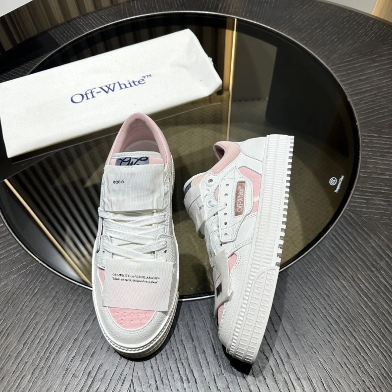 WellDesigned Off-Whxtx Sneakers 207745
