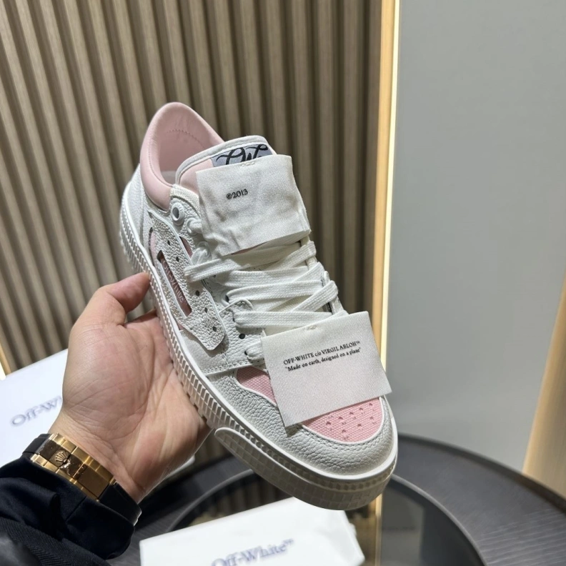 WellDesigned Off-Whxtx Sneakers 207745