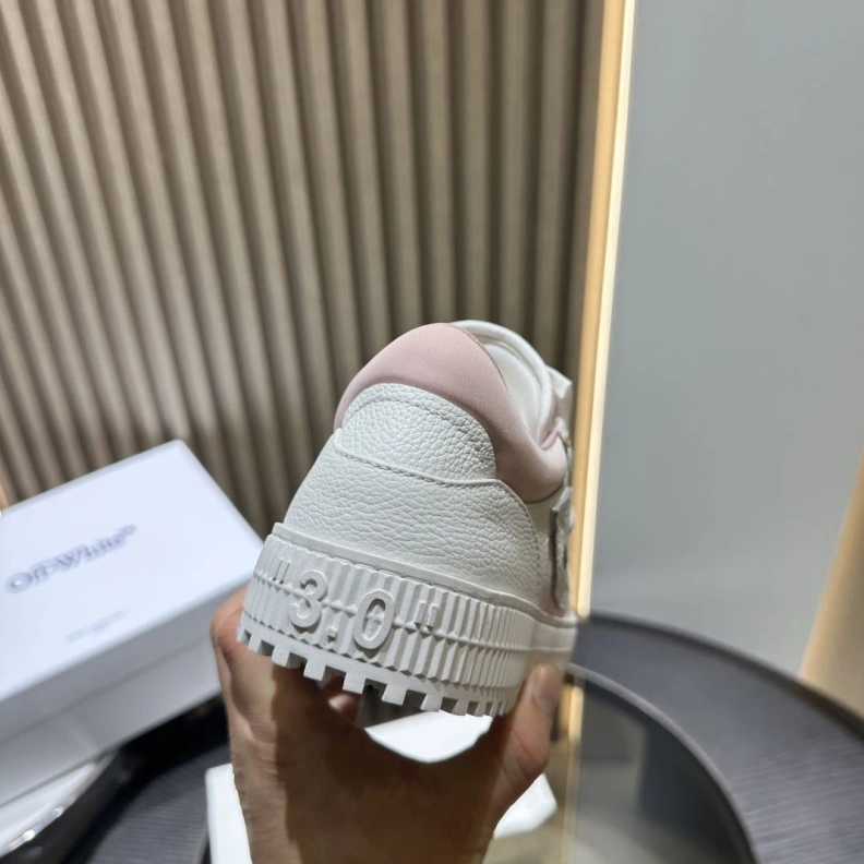 WellDesigned Off-Whxtx Sneakers 207745