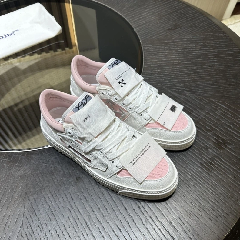 WellDesigned Off-Whxtx Sneakers 207745