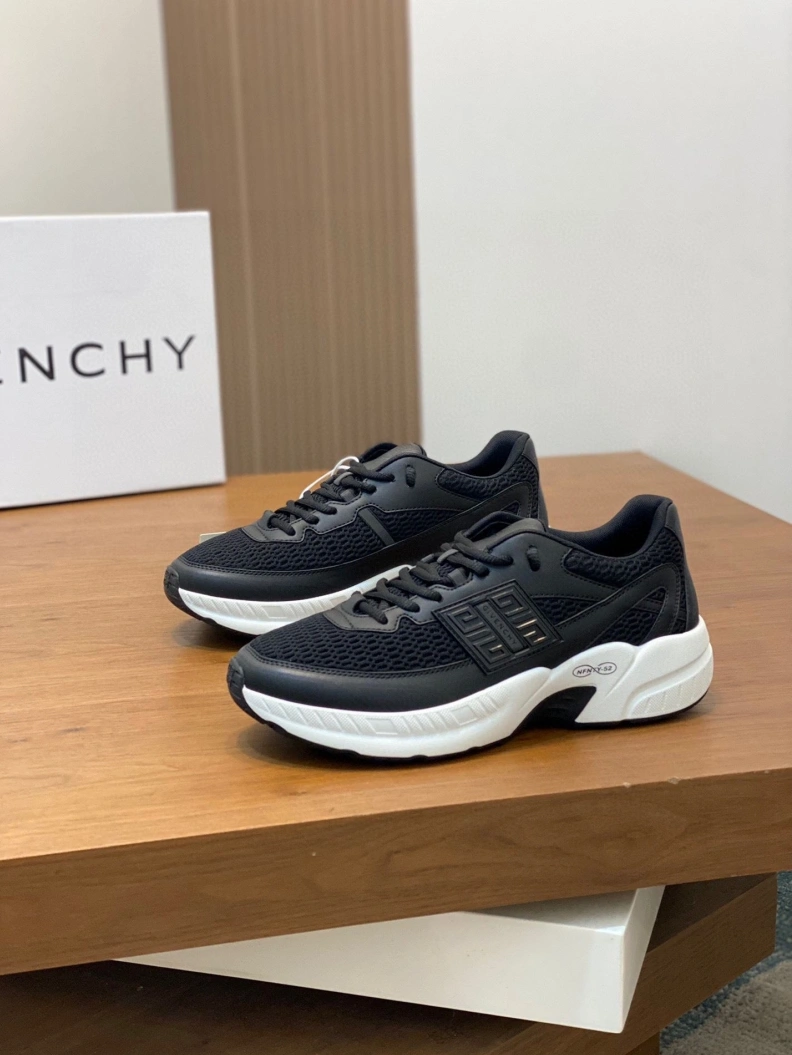 Trendy Gxvxnchy Sneakers 152114