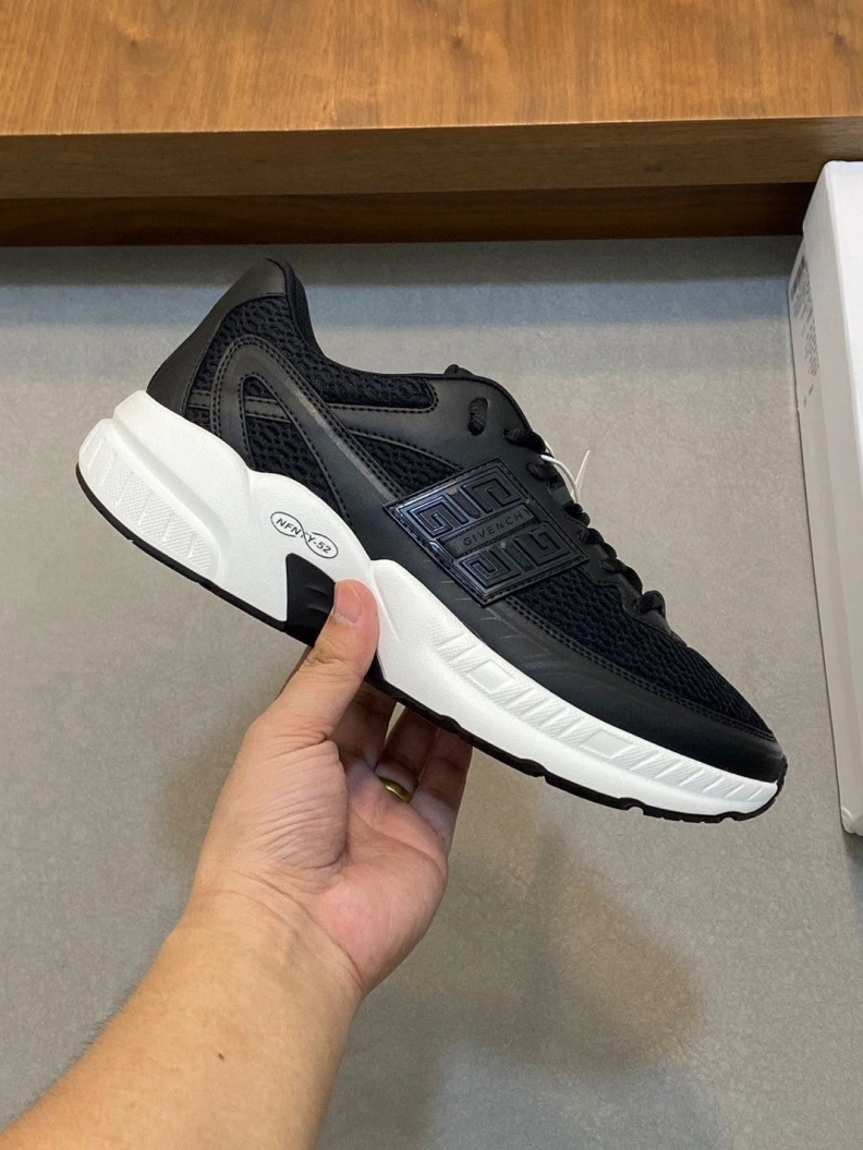 Trendy Gxvxnchy Sneakers 152114