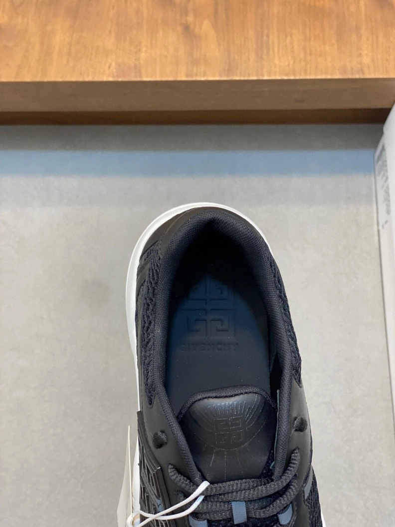 Trendy Gxvxnchy Sneakers 152114