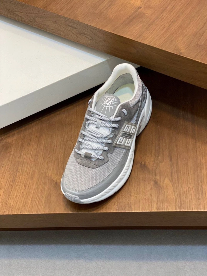 Timeless Gxvxnchy Sneakers 152113