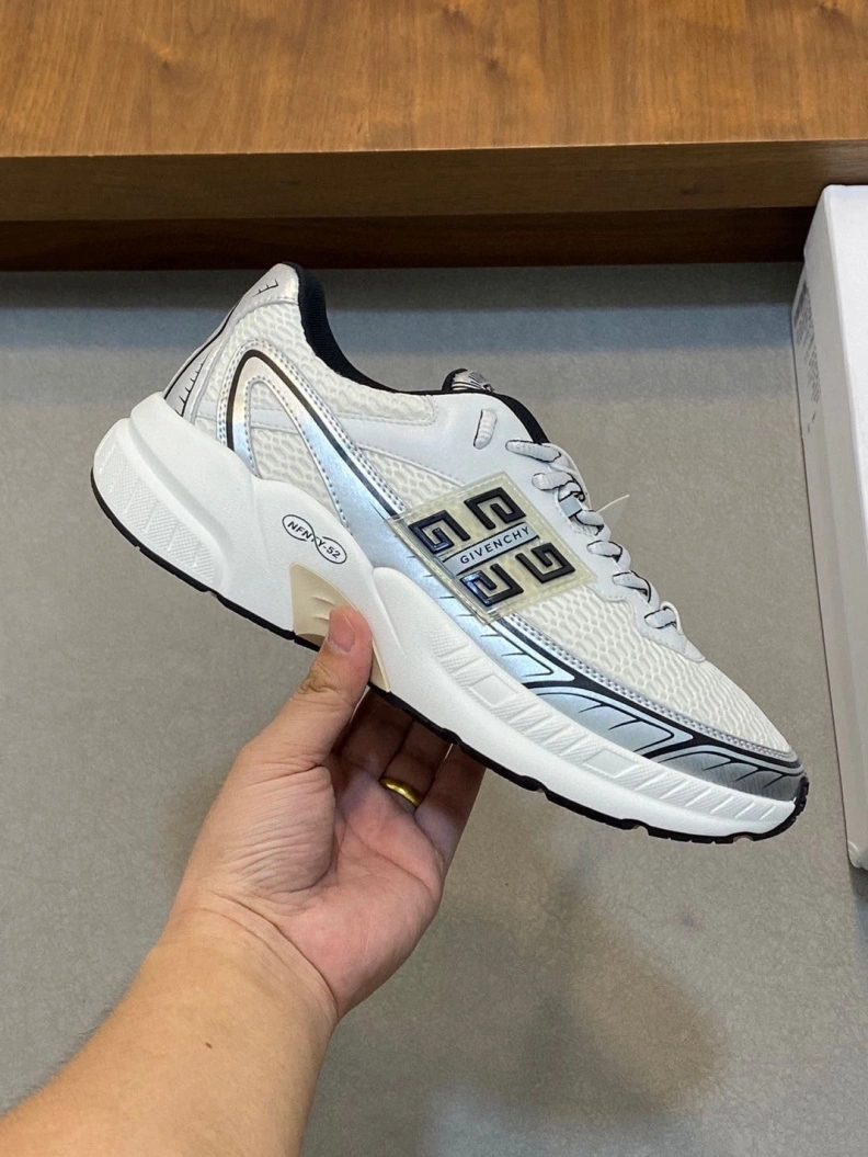 Flexible Gxvxnchy Sneakers 152119