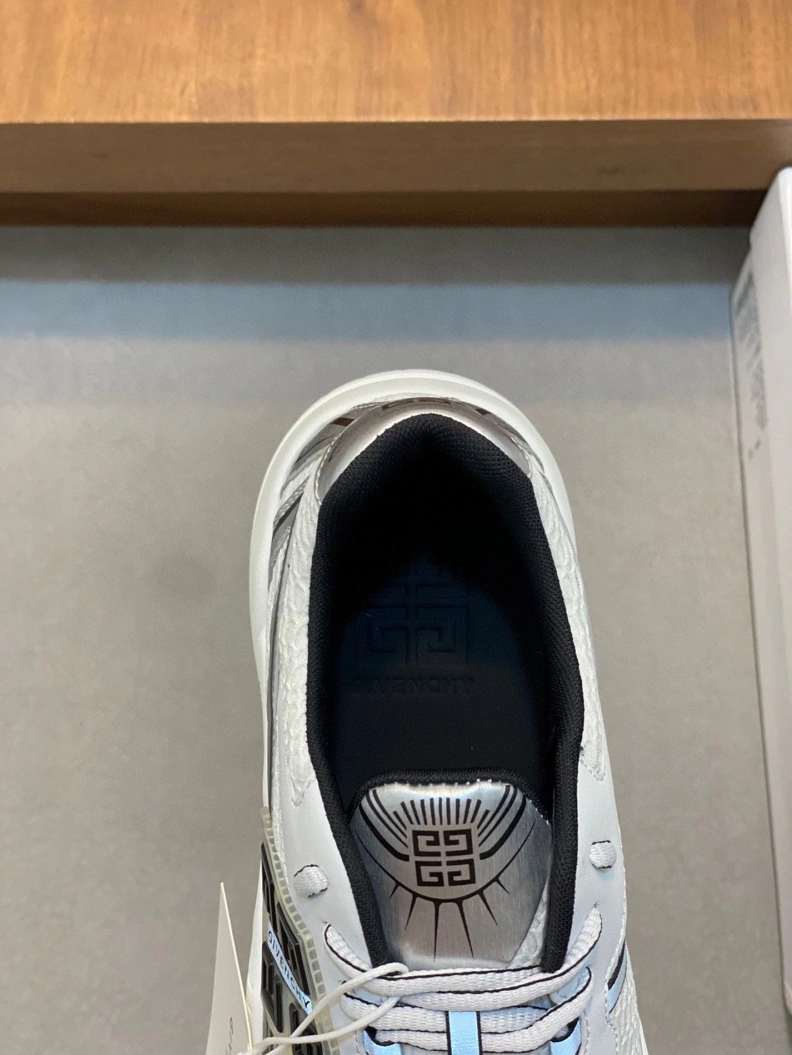 Flexible Gxvxnchy Sneakers 152119