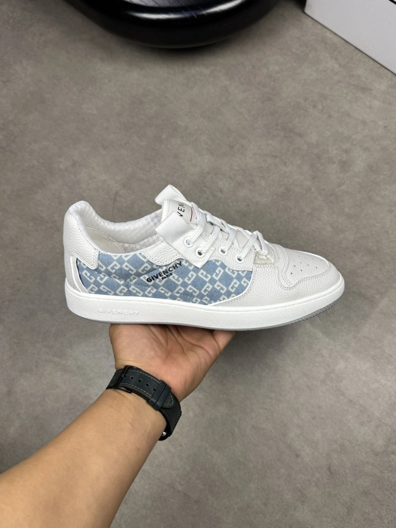 Timeless Gxvxnchy Sneakers 152112