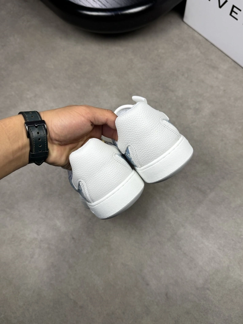 Timeless Gxvxnchy Sneakers 152112