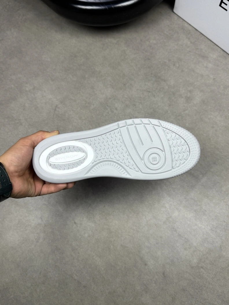 Timeless Gxvxnchy Sneakers 152112