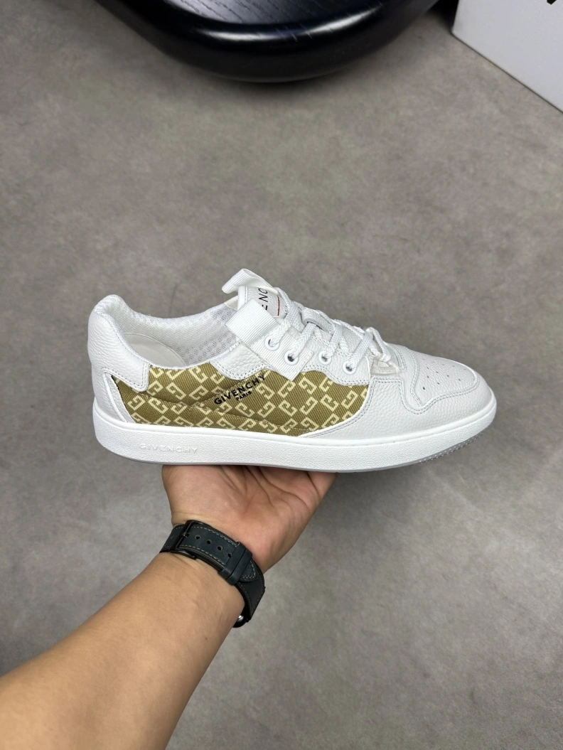 Gxvxnchy Sneakers EasyMatch 152109
