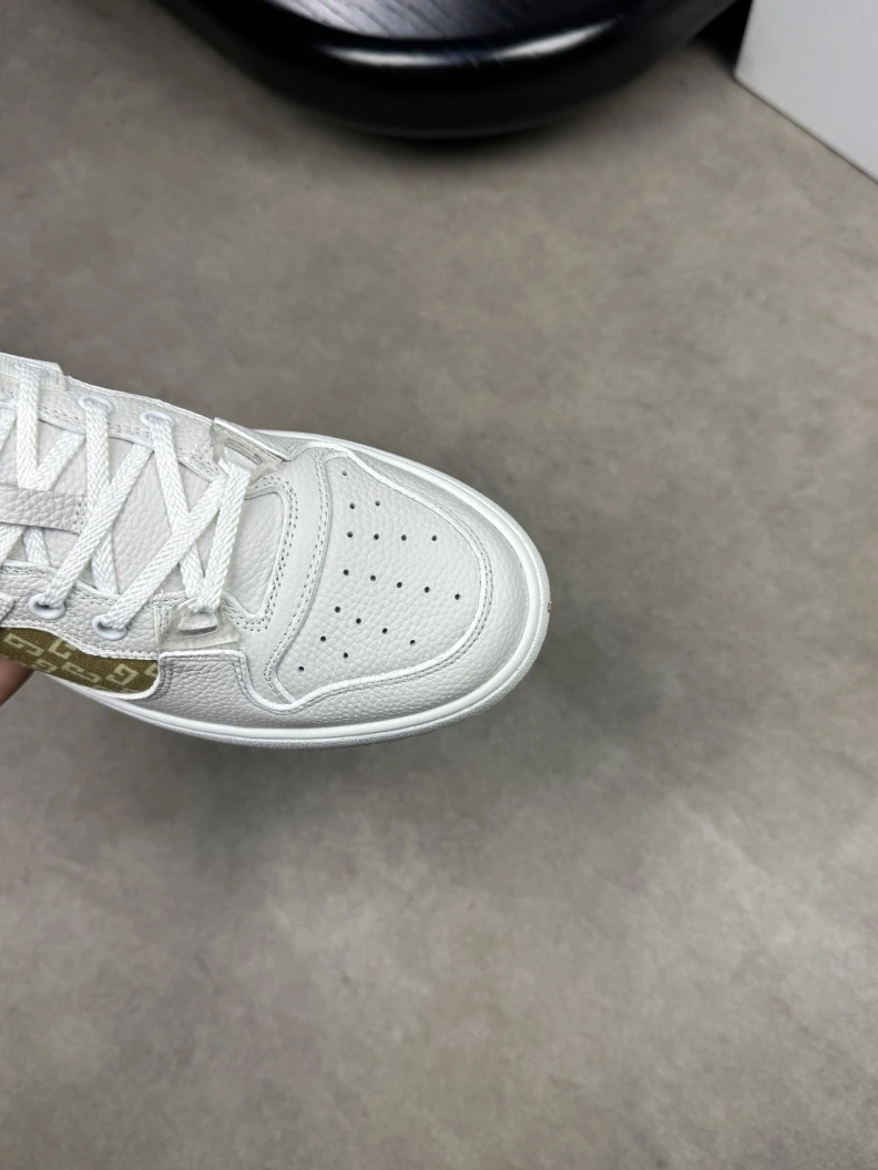 Gxvxnchy Sneakers EasyMatch 152109