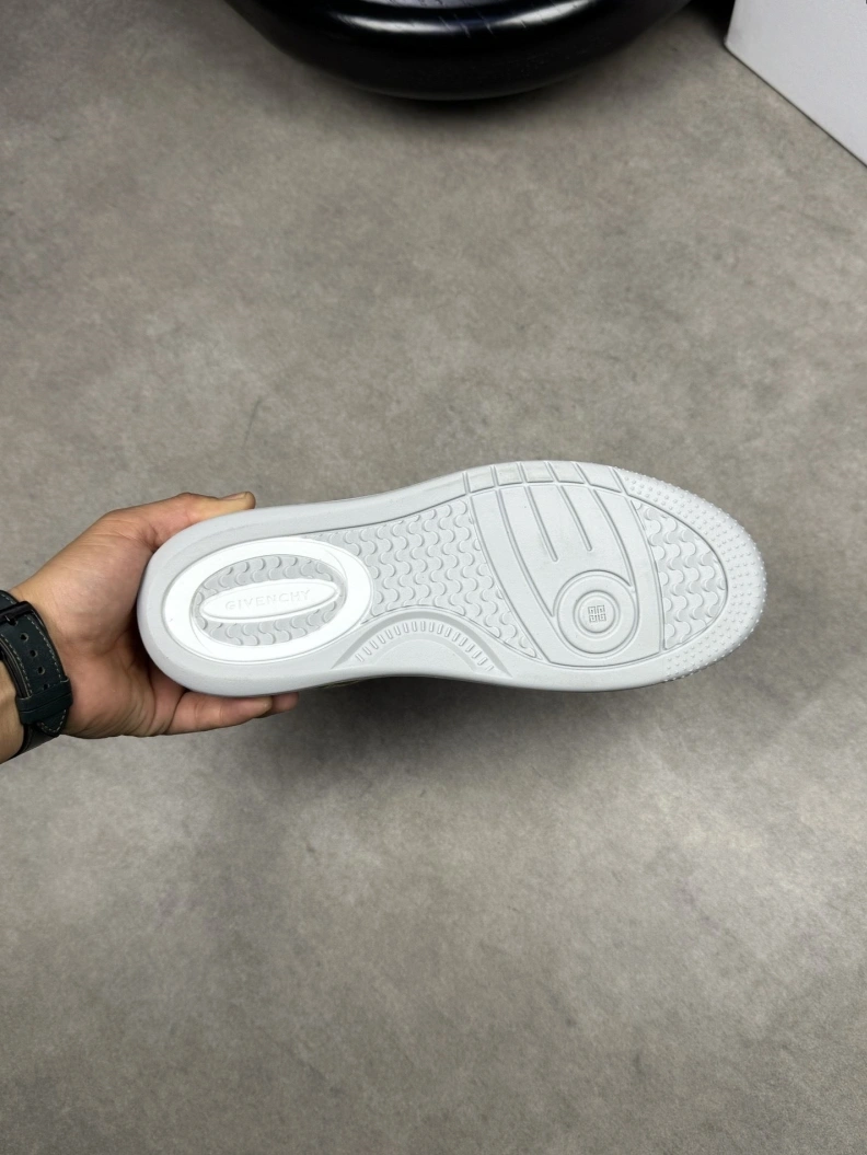 Gxvxnchy Sneakers EasyMatch 152109
