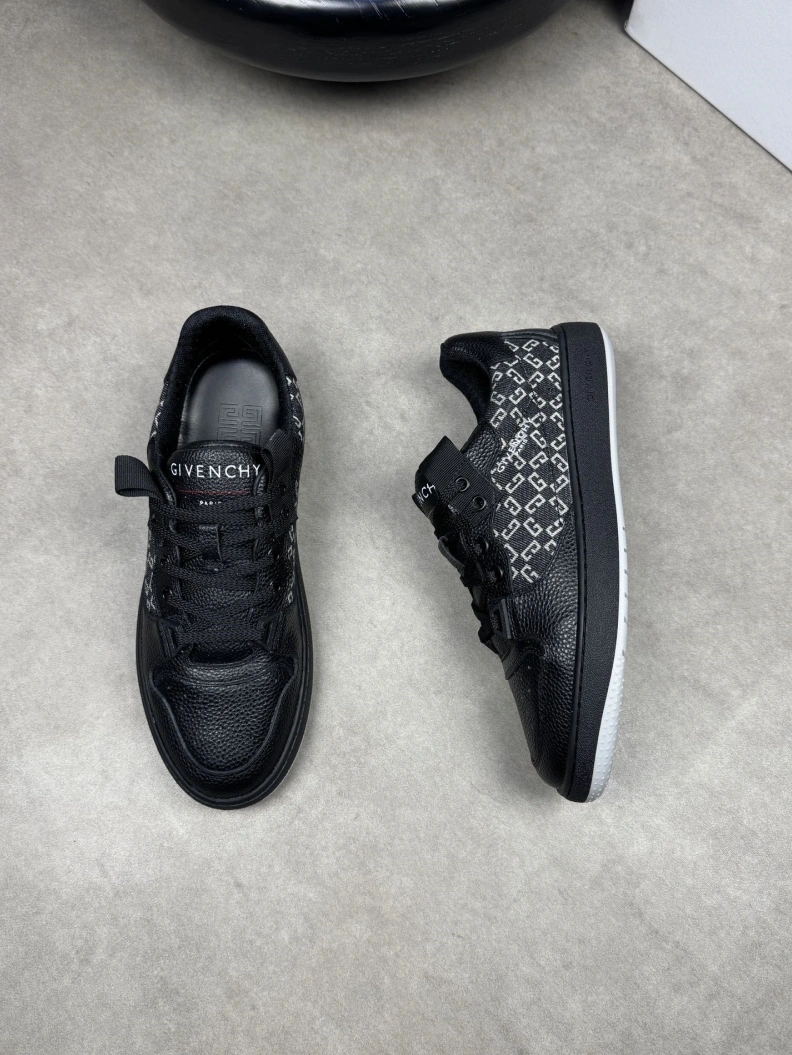 Trendsetting Gxvxnchy Sneakers 152108