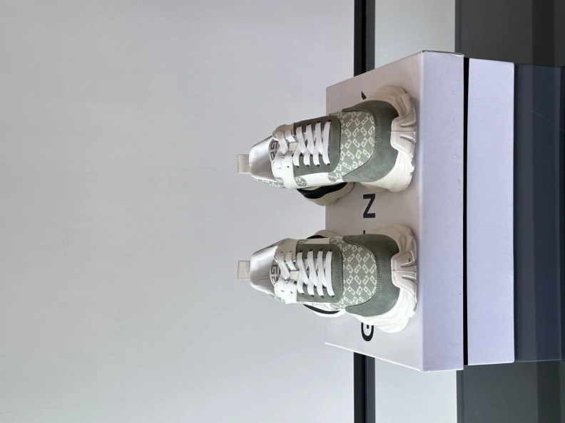 Gxvxnchy Sneakers UrbanStyle 152115