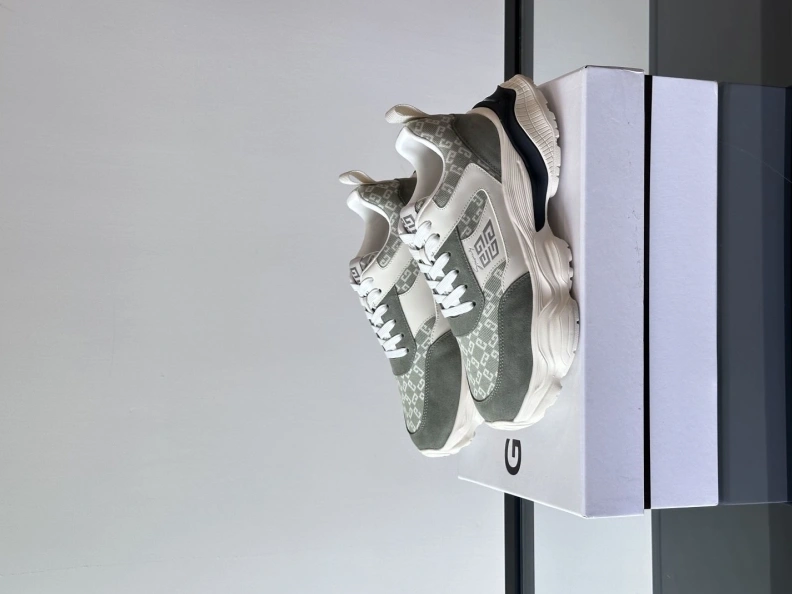 Gxvxnchy Sneakers UrbanStyle 152115