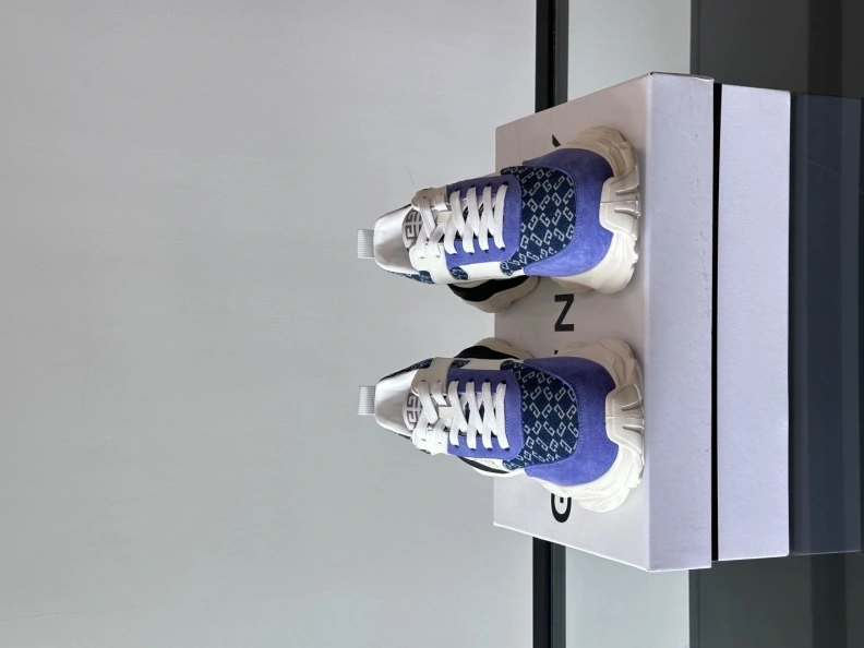 Gxvxnchy Sneakers Sleek 152106