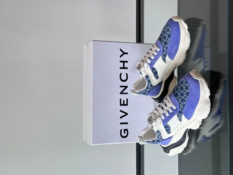 Gxvxnchy Sneakers Sleek 152106