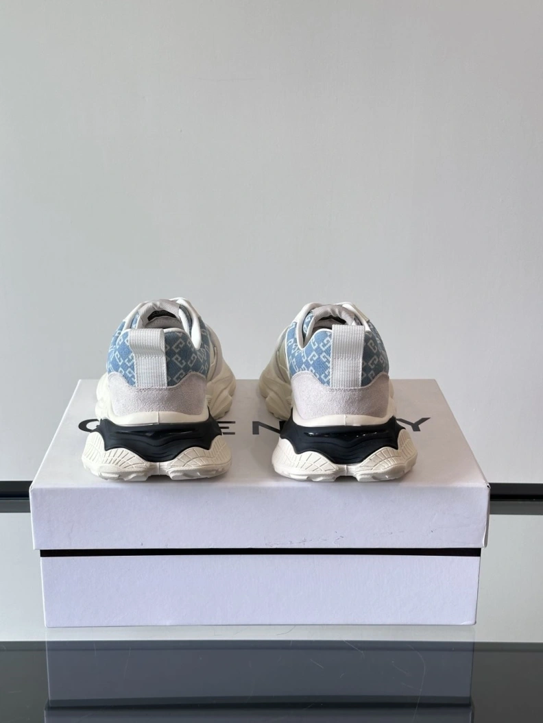 Gxvxnchy Sneakers Unique 152101