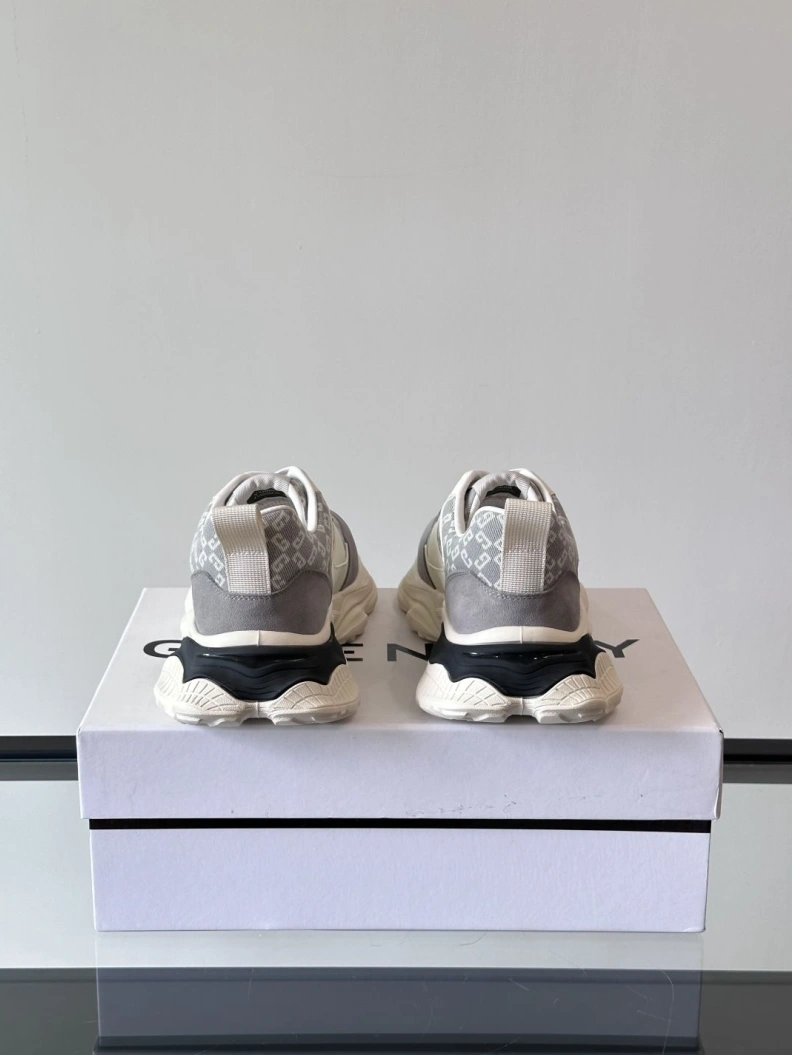 Gxvxnchy Sneakers Popular 152102