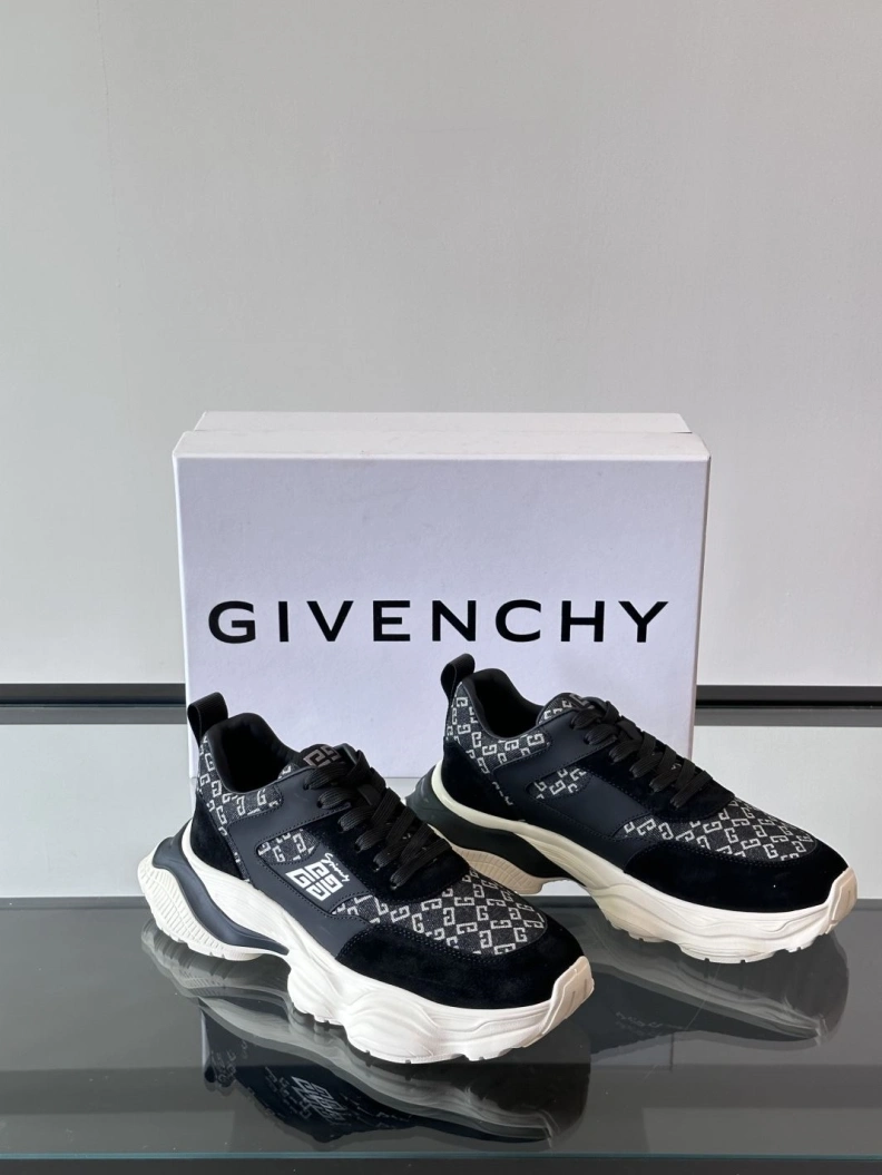 Classic Gxvxnchy Sneakers 152093