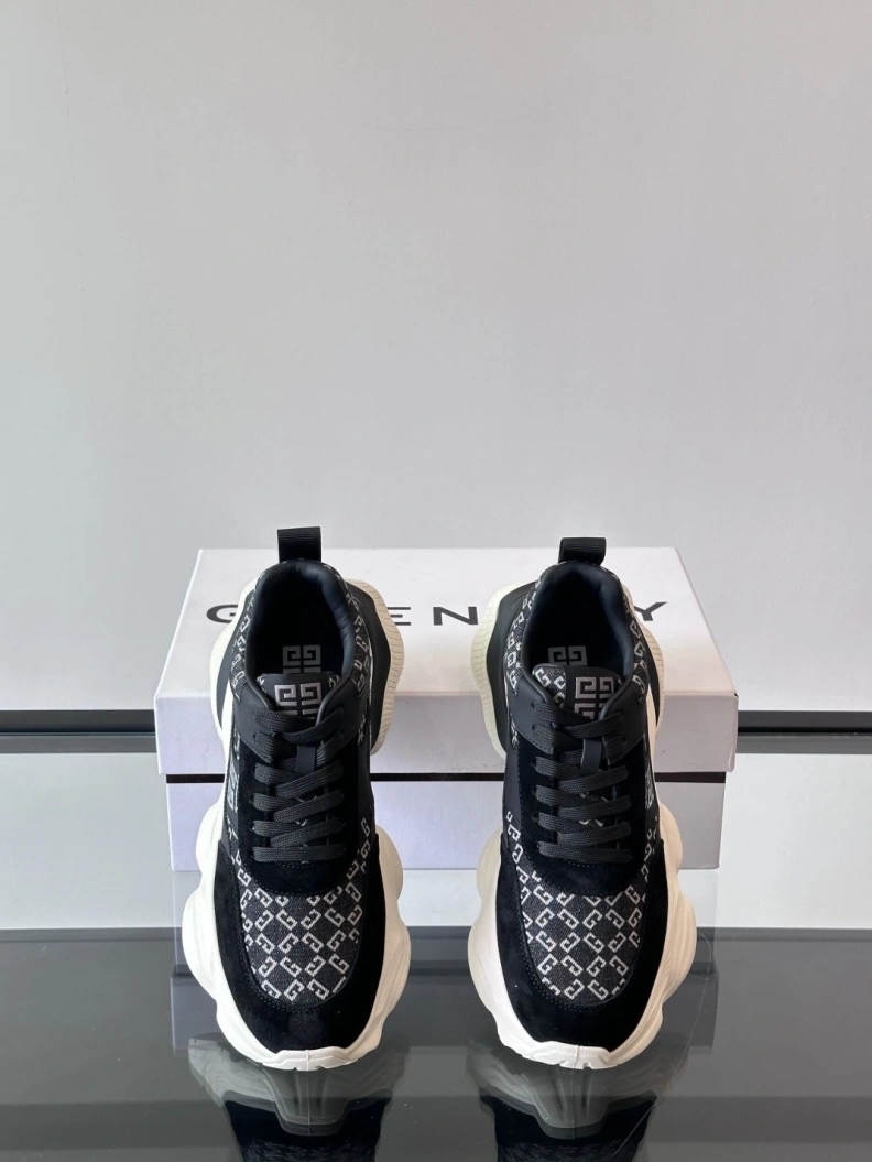 Classic Gxvxnchy Sneakers 152093