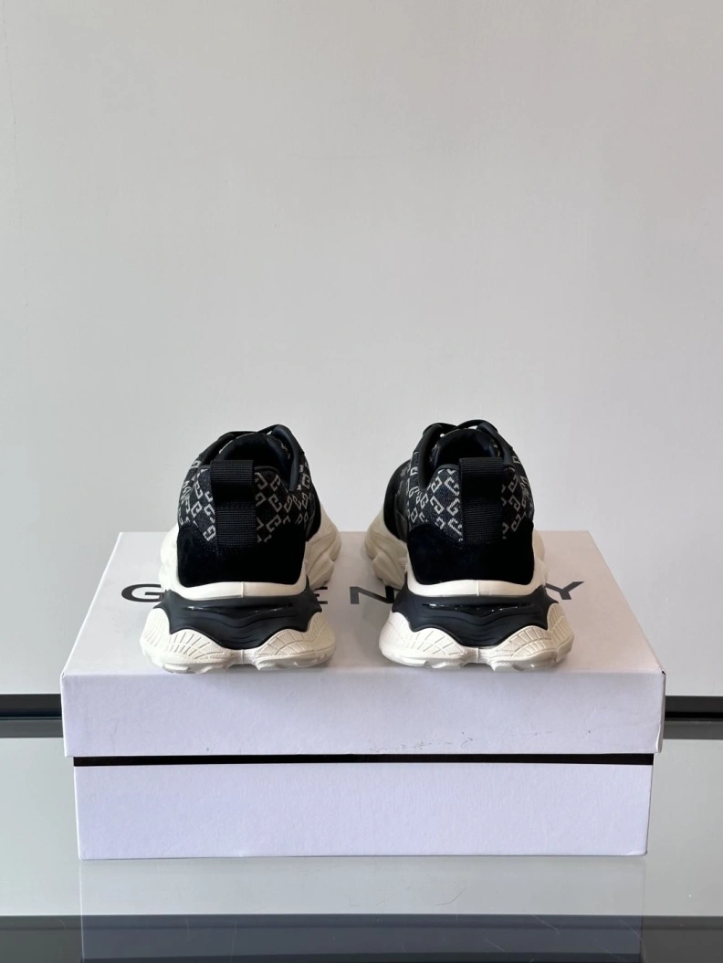 Classic Gxvxnchy Sneakers 152093