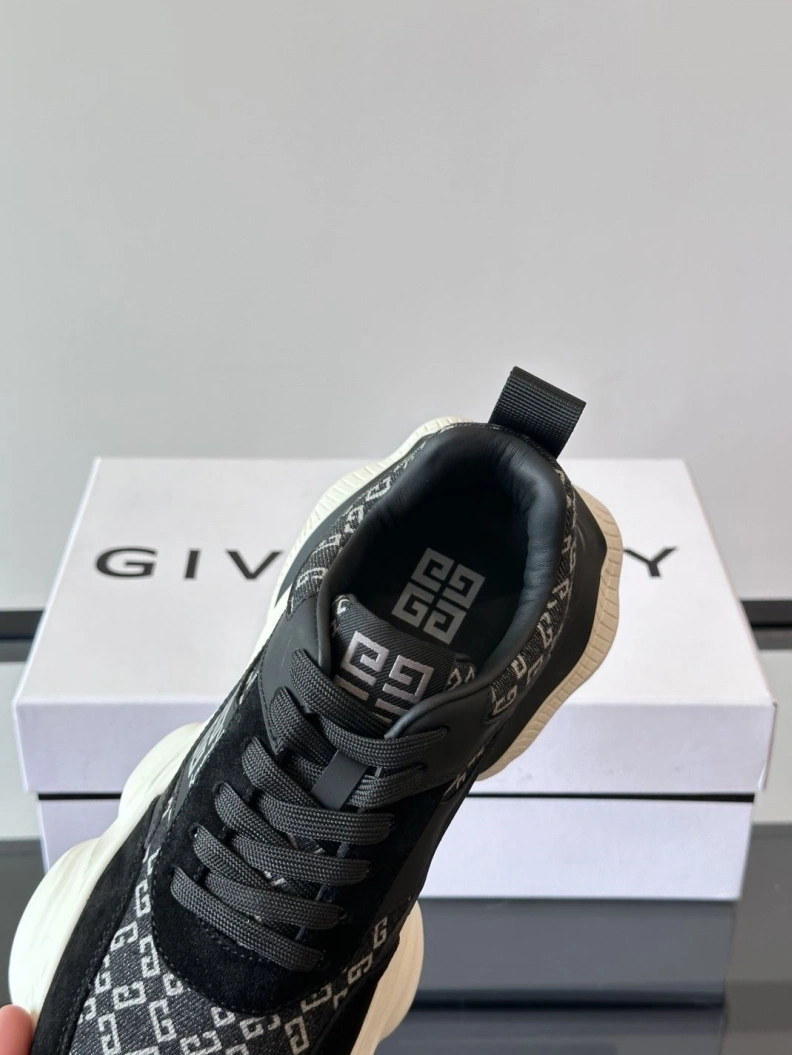 Classic Gxvxnchy Sneakers 152093