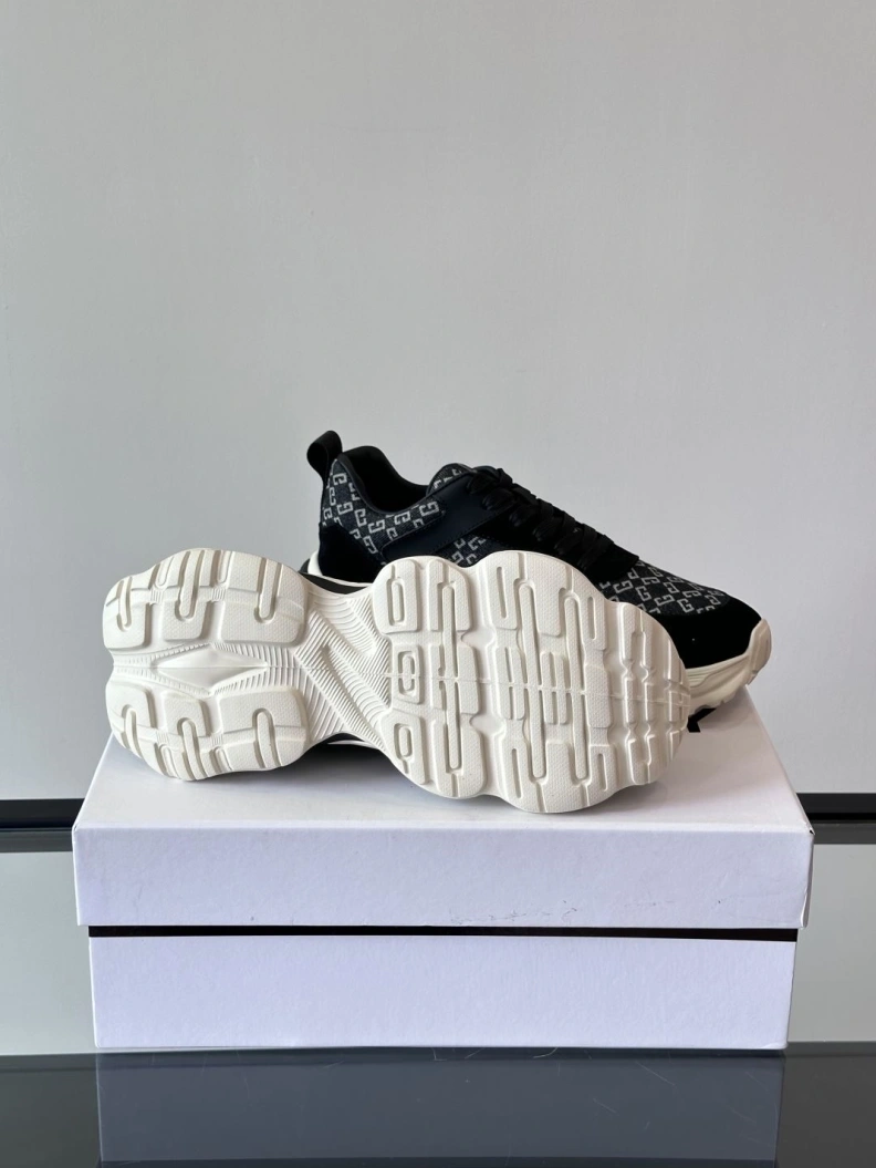 Classic Gxvxnchy Sneakers 152093
