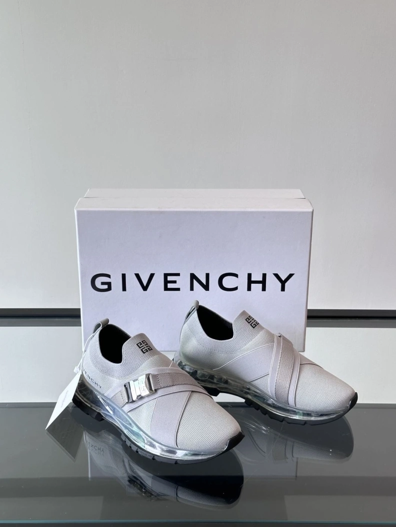 Durable Gxvxnchy Sneakers 152100