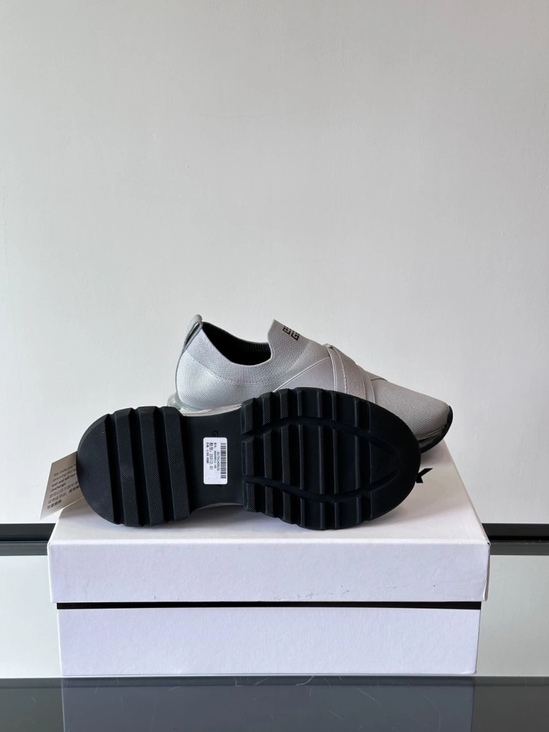 Durable Gxvxnchy Sneakers 152100