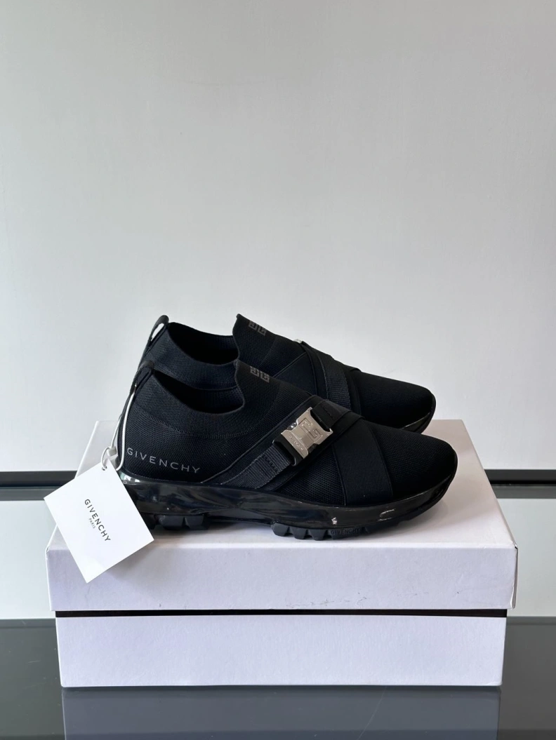 Soft Gxvxnchy Sneakers 152099