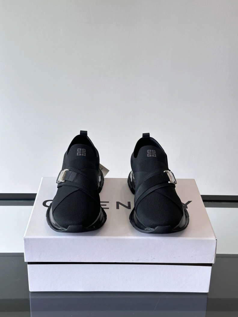 Soft Gxvxnchy Sneakers 152099