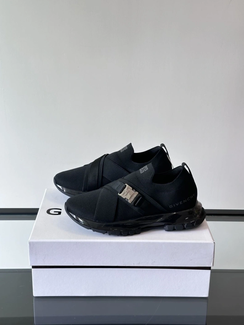 Soft Gxvxnchy Sneakers 152099