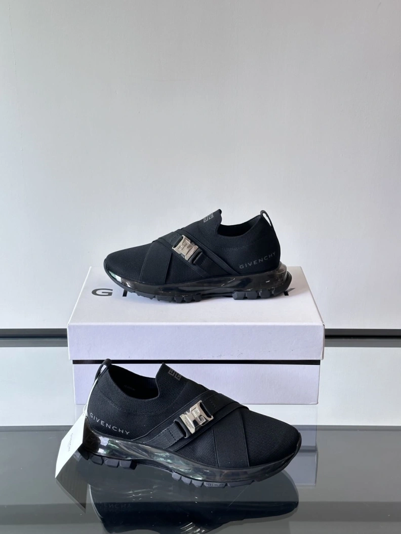 Soft Gxvxnchy Sneakers 152099