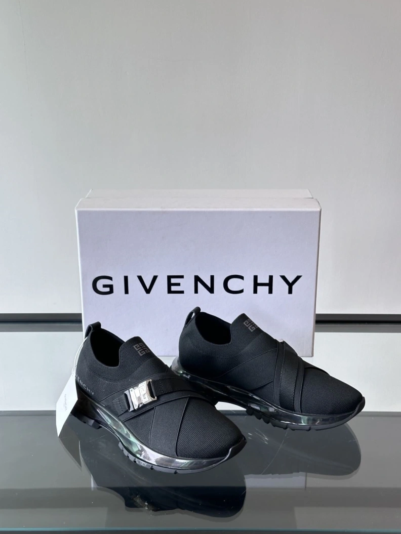 Soft Gxvxnchy Sneakers 152099
