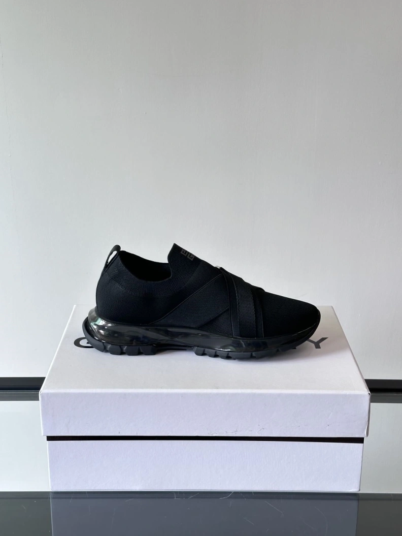 Soft Gxvxnchy Sneakers 152099