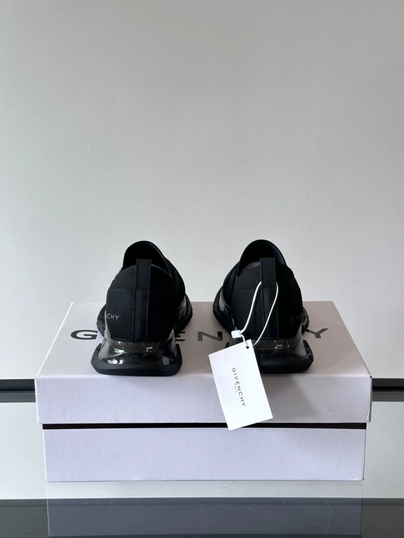 Soft Gxvxnchy Sneakers 152099