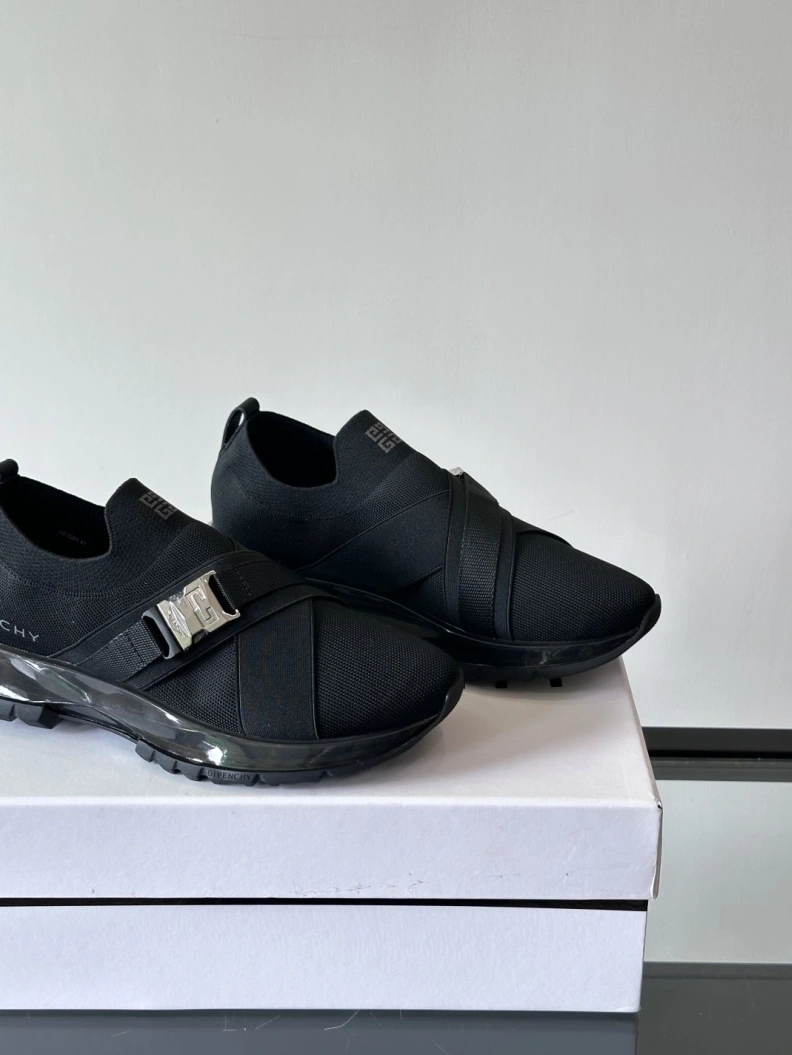 Soft Gxvxnchy Sneakers 152099