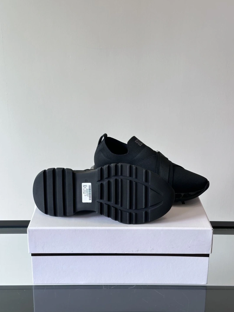 Soft Gxvxnchy Sneakers 152099