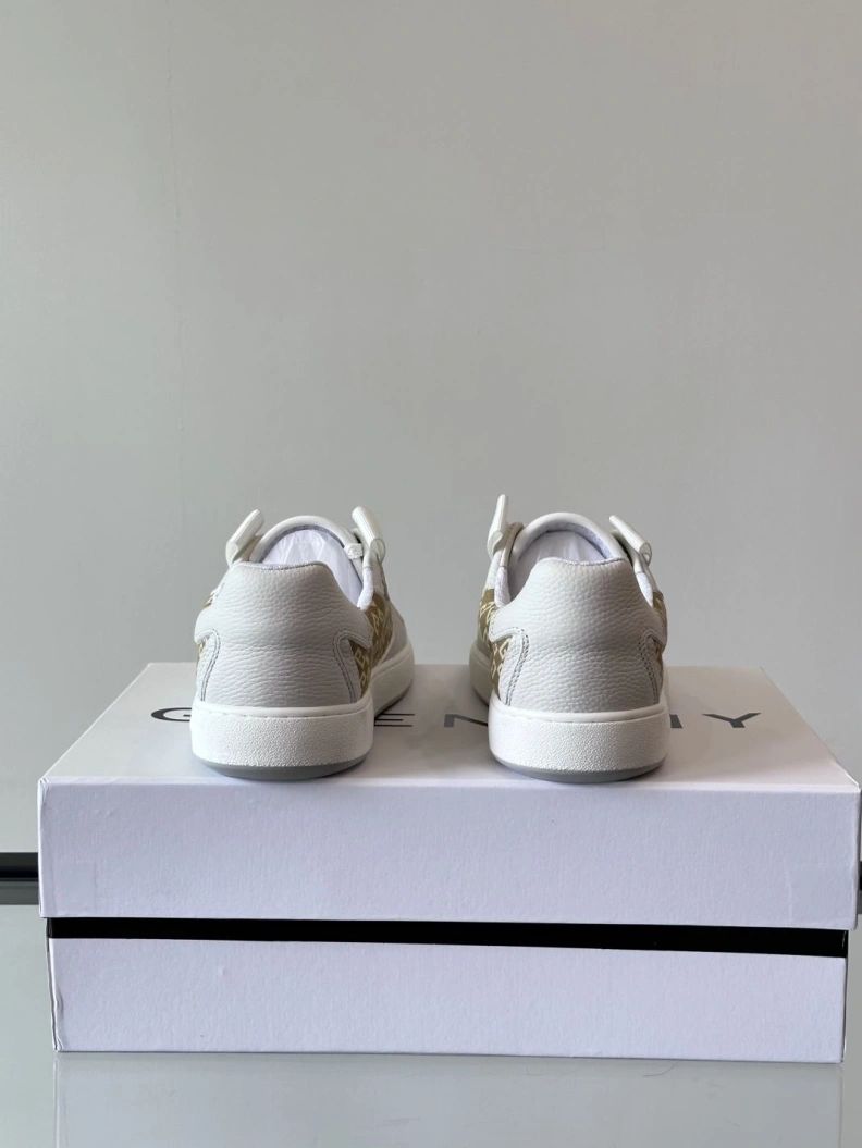 Trendy Gxvxnchy Sneakers 152089