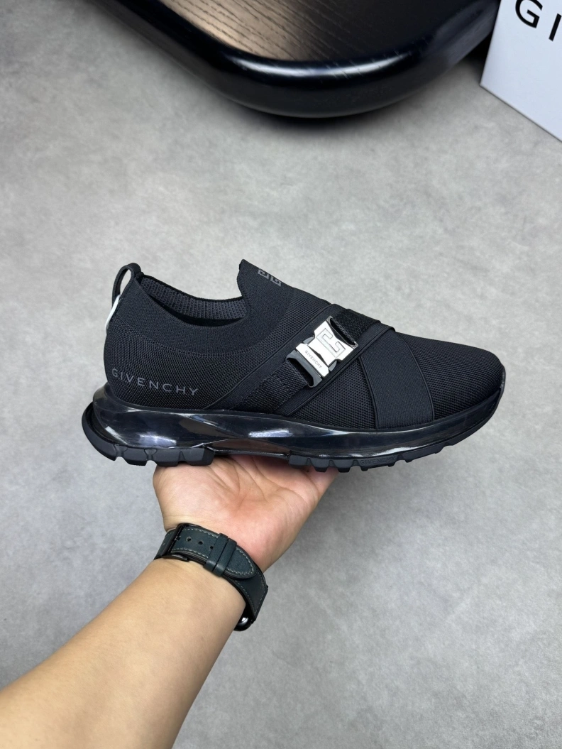 Gxvxnchy Sneakers Durable 152098