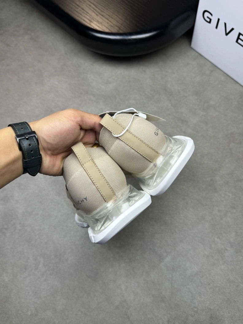 Gxvxnchy Sneakers Practical 152086