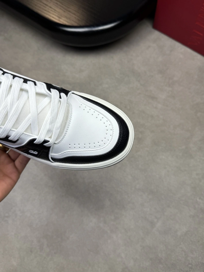 WellDesigned Vxlxntino Sneakers 228952