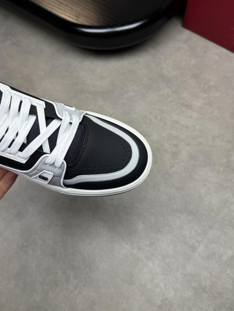 Durable Vxlxntino Sneakers 228943