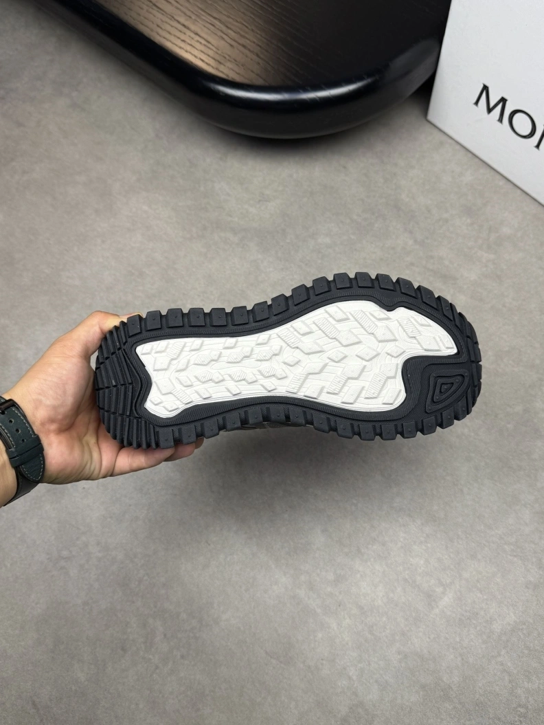 Versatile Mxnclxr Sneakers 197240